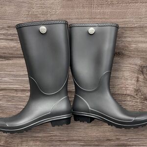 UGG BLACK MATTE SHELBY RAINBOOTS